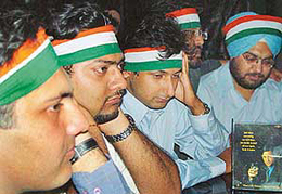 INDIA NOT SHINING: Dejected cricket fans at a hotel in Chandigarh on Tuesday night after India lost the Rawalpindi one day international match.