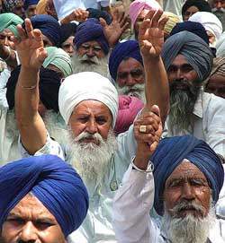 Activists of the Bhartiya Kisan Union from Punjab hold a dharna in support of their demands at Jantar Mantar in New Delhi on Tuesday.