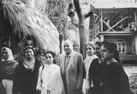 Mr Madanjeet Singh with students in Kashmir