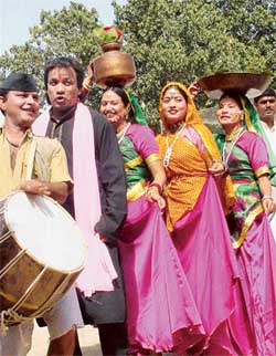 Artistes of the Parvatiya Sanskritik Manch present a cultural programme at the annual function of the Uttaranchal Kumayun Vikas Parishad Ludhiana