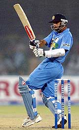 Rahul Dravid pulls a short ball during his unbeaten knock of 76 in the fourth ODI against Pakistan in Lahore on Sunday