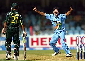 Irfan Pathan successfully appeals for an LBW decision against Pakistan's Yousuf Youhana