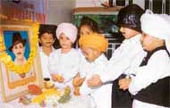 Tiny tots of Kiddies Paradise, dressed as freedom fighters, pay homage to Bhagat Singh, Sukhdev and Rajguru