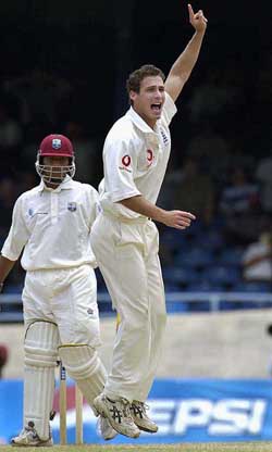 England bowler Simon Jones appeals successfully against Ramnaresh Sarwan
