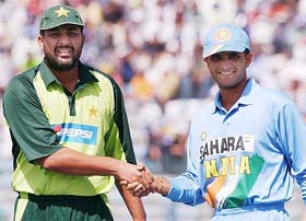Sourav Ganguly shakes hand with Inzamam-ul-Haq before the start of the fifth and final ODI