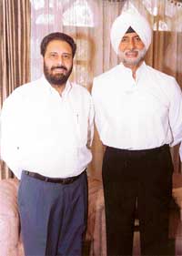 Superstar Amitabh Bachchan with the Dhillons 