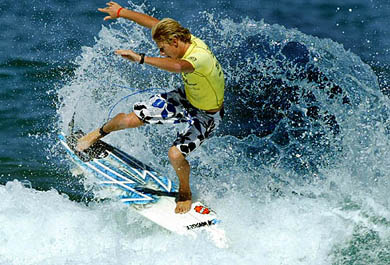 Bede Durbidge of Queensland in Australia surf on the way to beat six-time world women's surfing champion Layne Beachley of Sydney and two-time and current men's surfing world champion Andy Irons of Hawaii in a heat at the Energy Australia Open