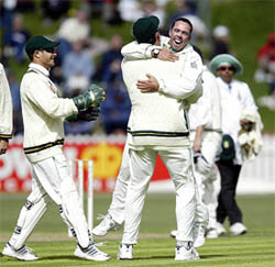 South Africa's Nicky Boje celebrates with captain Graeme Smith and wicket-keeper Mark Boucher