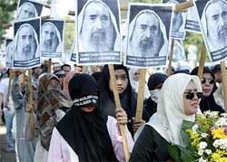 ndonesian Muslim women carry posters of Sheikh Ahmed Yassin