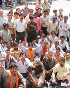 Members of religious organisations protest in front of the Municipal Corporation against the authorities for not allowing Ram Navami holiday on Tuesday
