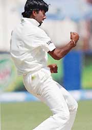 Laxmipati Balaji celebrates the dismissal of Imaran Farhat