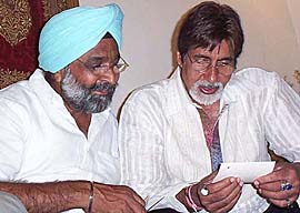 Megastar Amitabh Bachchan reliving memories at classmate Sukhpal Singh Bajwa’s farmhouse near Zirakpur