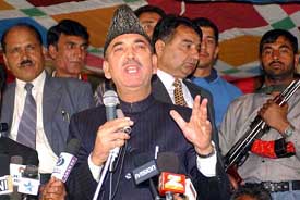 Jammu and Kashmir Pradesh Congress President Ghulam Nabi Azad addresses an election rally in Baramula district of North Kashmir
