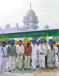 Akali Dal workers after attending the condolence meeting to mourn the death of SGPC President Gurcharan Singh Tohra at Gurdwara Alamgir, near Ludhiana