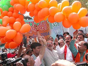 BJP President M. Venkaiah Naidu, Delhi BJP President Harsh Vardhan, Union Labour Minister Sahib Singh Verma and Mr Vijay Kumar Malhotra release balloons during �Bharat uday yagya� organised by the Delhi unit in New Delhi