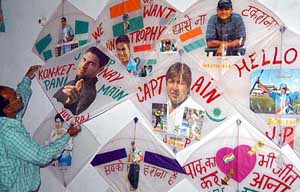 A kite maker of Amritsar, Jagmohan Kanojia, has made kites with pictures of Indian and Pakistani cricket players and victory slogans.