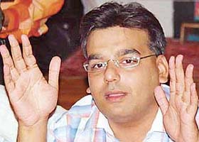 Mr Shrawan Binani, Director, Himalaya Optical, addresses a press conference in Chandigarh