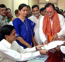 Sunil Dutt files his nomination papers for the northwest Mumbai constituency at Bandra 