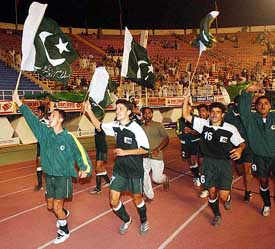 Jubilant Pakistan team celebrates its 1-0 victory over India in the football final at the ninth SAF Games in Islamabad