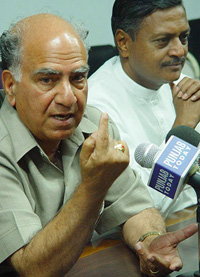 Mr Shanta Kumar addresses a press conference in Chandigarh on Saturday. Mr Satya Pal Jain, BJP candidate from Chandigarh, is also seen in the picture.
