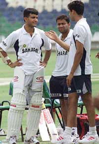 Ashish Nehra, Akash Chopra  and Sourav Ganguly in discussion during a practice session