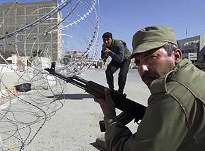 Members of the Iraqi civil defence force guard Mosul�s city hall