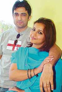 Sanjay Suri with Divya Dutta .