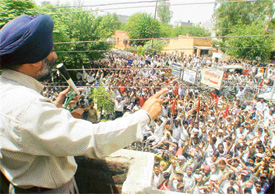 CPM leader Sukhwinder Singh Sekhon addresses an industrial workers� rally
