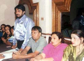 Punjabi singer K. Hakam Bakhtriwala flanked by other Punjabi artistes, addresses a news conference in Ludhiana