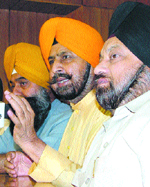 Avtar Singh Hit, president, Shiromani Akali Dal (Badal) with other members