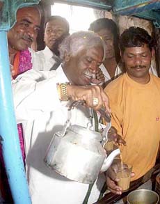 BJP candidate Bandaru Dattatreya offers tea to party workers in the Maharaj Ganj area of Secunderabad