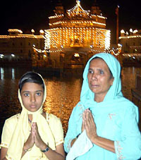 A resident of Howrah in West Bengal and the great granddaughter-in-law of Bahadur Shah Zafar, Sultana Begum, seeks forgiveness at the Golden Temple in Amritsar on Tuesday for the atrocities committed by the forefathers of her husband on Sikh Gurus and Hindus. Her granddaughter Roshan Ara is also seen in the picture.