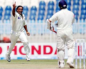 Shoaib Akhtar celebrates the dismissal of Sachin Tendulkar