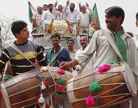 Mr Balwant Singh of the INLD proceeds with supporters to file nomination papers for the Lok Sabha elections in Ambala