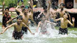 A SPLASHY WAY TO BEAT THE HEAT