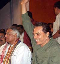 Bollywood star Dharmendra campaigns for External Affairs Minister Yashwant Sinha in Hazaribagh