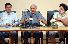 Mr Madanjit Singh (centre), goodwill ambassador UNESCO, Mr H.P. Dixit, Vice-Chancellor, Indira Gandhi Open University (left), and Dr S.P. Singh, Vice-Chancellor, GNDU,