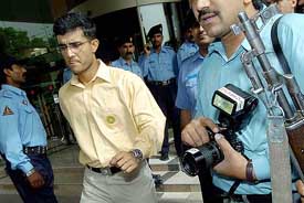 Indian cricket team captain Saurav Ganguly boards a bus to the airport in Islamabad