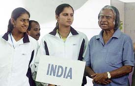 President APJ Abdul Kalam with members of the Indian team for Group I Federation Cup