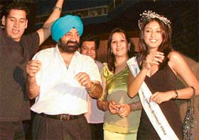 Femina Miss India Universe --- 2004, Tanushree Dutta, shakes a leg at a party hosted by the National Institute of Fashion Design