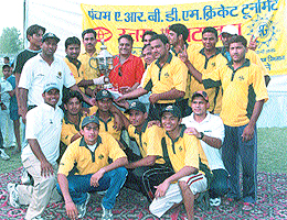 Collage Group, who won the ARBDM Cricket Tournament for the Uttam Toyota Cup, with chief guest Sunil Mahajan