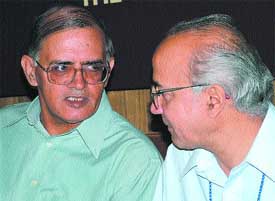 Lt-Governor Vijai Kapoor with MCD Chairman Rakesh Mehta during a workshop