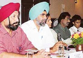 Dr G.S. Kochhar, Mr Gurjeet Lehal, Mr H.C. Sethi, Mr Sampath Chari and Mr Ashwin Krishnan at the Hero Chandigarh Golf Open Press Conference