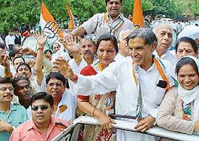 Mr Pawan Kumar Bansal, Congress candidate from the city Lok Sabha seat, on his way to file his papers in Chandigarh