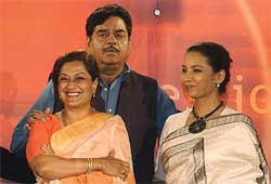 Cine stars-turned-politicians Shatrughan Sinha, Moushumi Chatterjee and Shabana Ajmi at a photo session