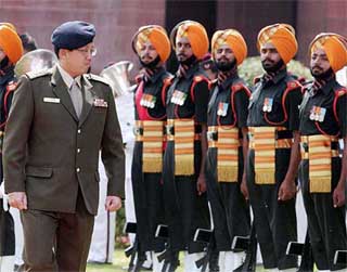 Maj-Gen Ng Yat Chung, Chief of Defence Forces, Singapore, inspects the guard of honour