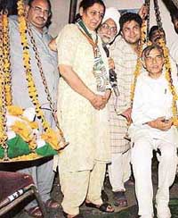 Mr Pawan Bansal, Congress candidate for the UT Lok Sabha seat, being weighed against coins by the residents of Sector 32