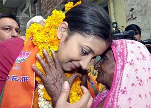 BJP candidate for the Chandni Chowk constituency and small screen actress Smiriti Iraani interacts with an old woman during her padyatra in the walled city area