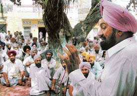 Mr B.S.Ramoowalia addressing a rally at Bhatian village