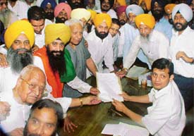 Sharanjit Singh Dhillon, candidate of the SAD-BJP from Ludhiana, filing the nomination papers for the Lok Sabha elections